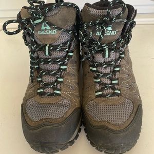 Ascend Women’s Hiking Boots Sz 9M